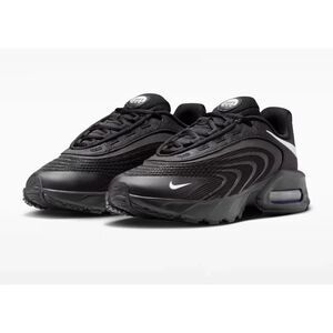 Nike Air Max Fire Women's Sneakers in black, dize 7,5 NWT
